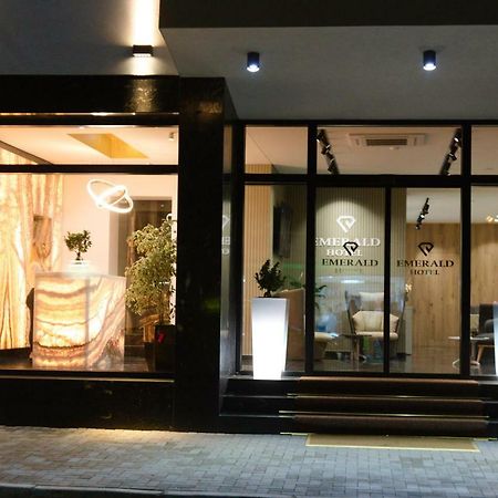 Emerald Boutique Hotel Тирана Экстерьер фото
