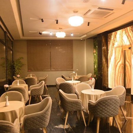Emerald Boutique Hotel Тирана Экстерьер фото