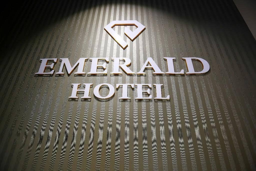 Emerald Boutique Hotel Тирана Экстерьер фото