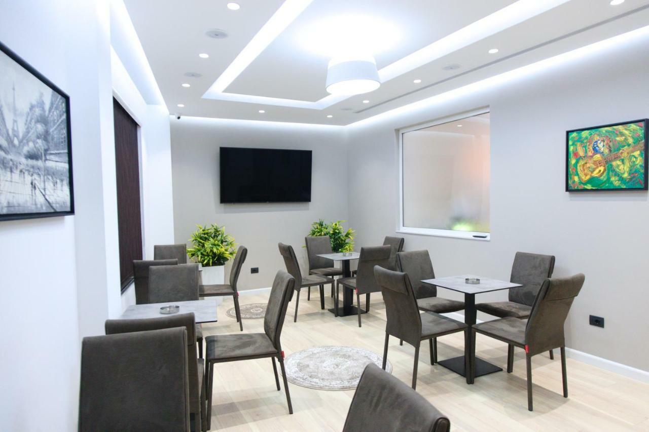 Emerald Boutique Hotel Тирана Экстерьер фото
