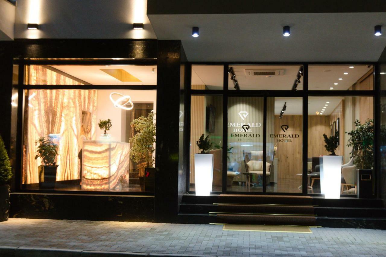 Emerald Boutique Hotel Тирана Экстерьер фото