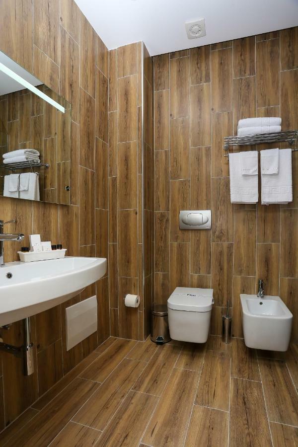 Emerald Boutique Hotel Тирана Экстерьер фото