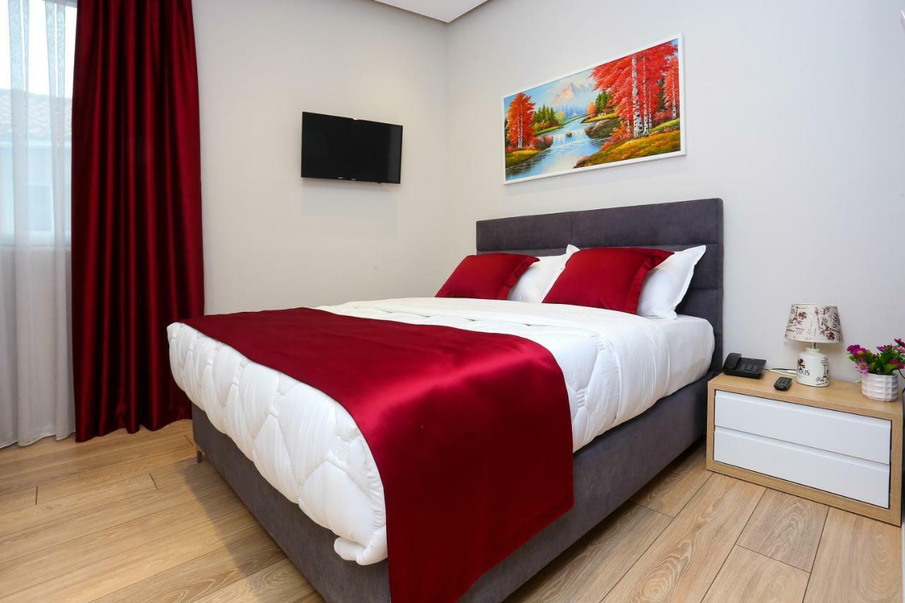 Emerald Boutique Hotel Тирана Экстерьер фото