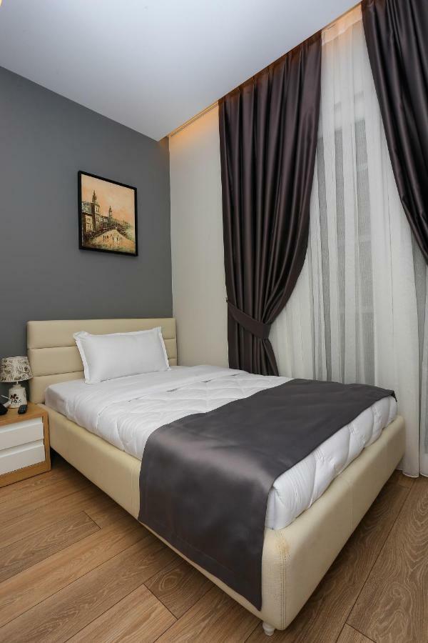 Emerald Boutique Hotel Тирана Экстерьер фото