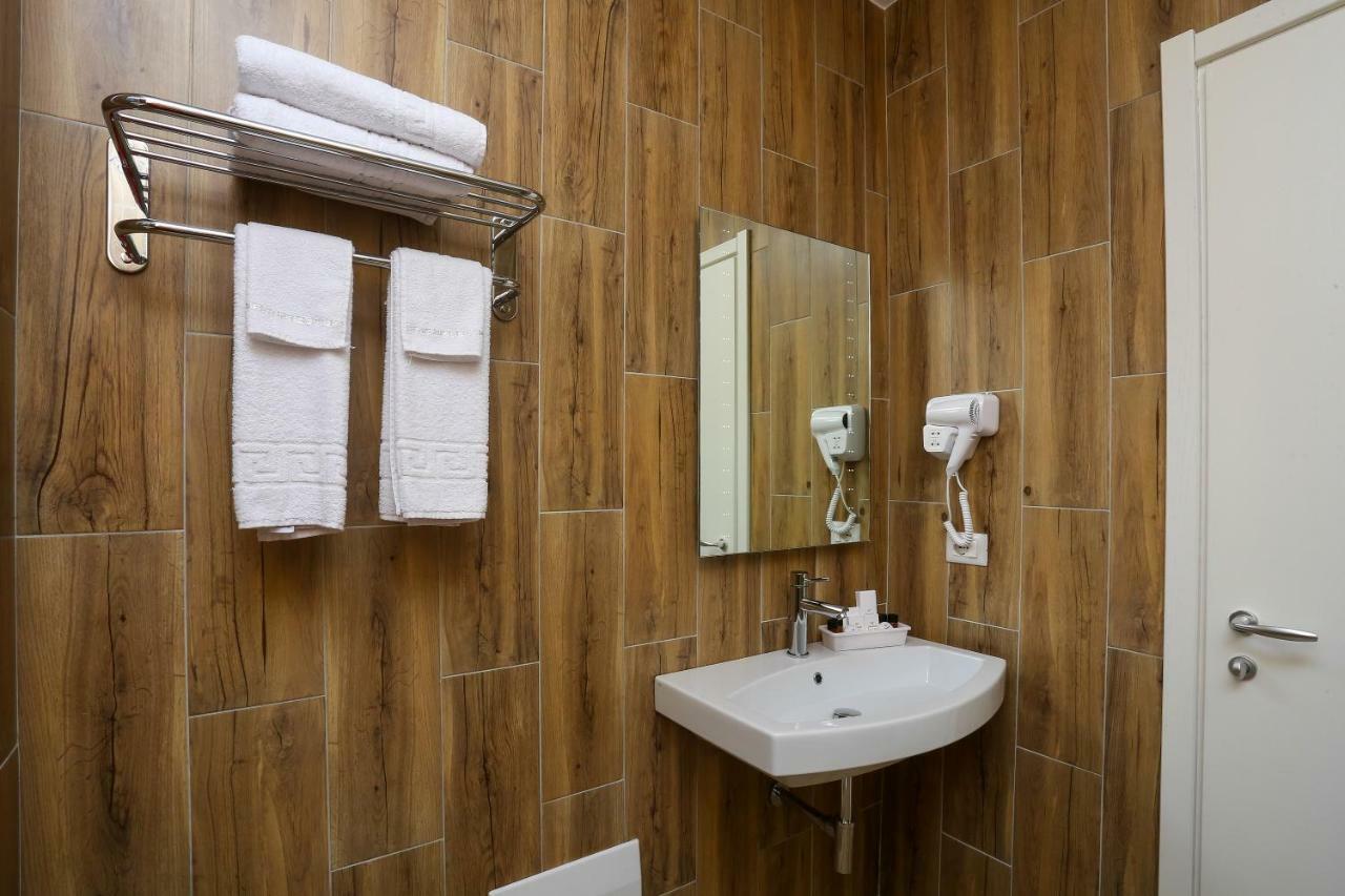 Emerald Boutique Hotel Тирана Экстерьер фото