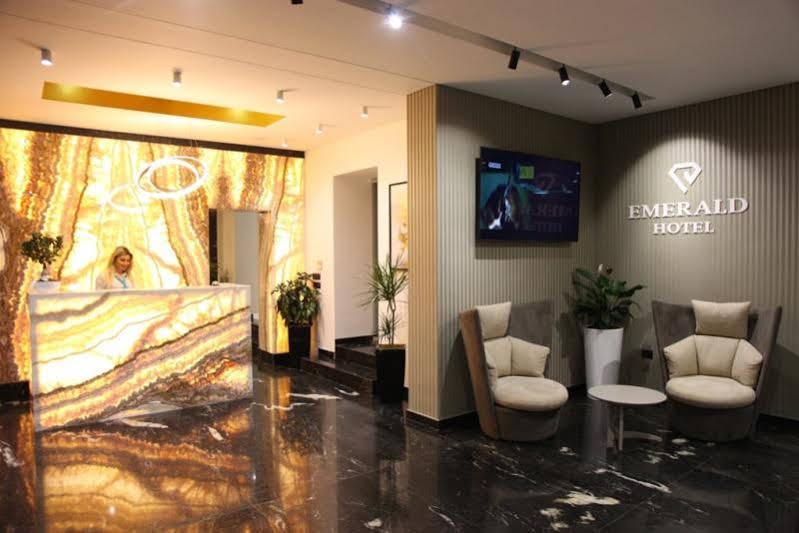 Emerald Boutique Hotel Тирана Экстерьер фото